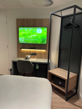 ozo hotels antares airport