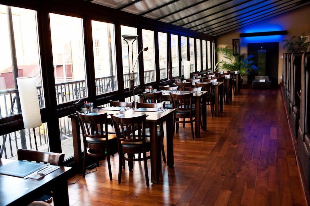 the city hotel