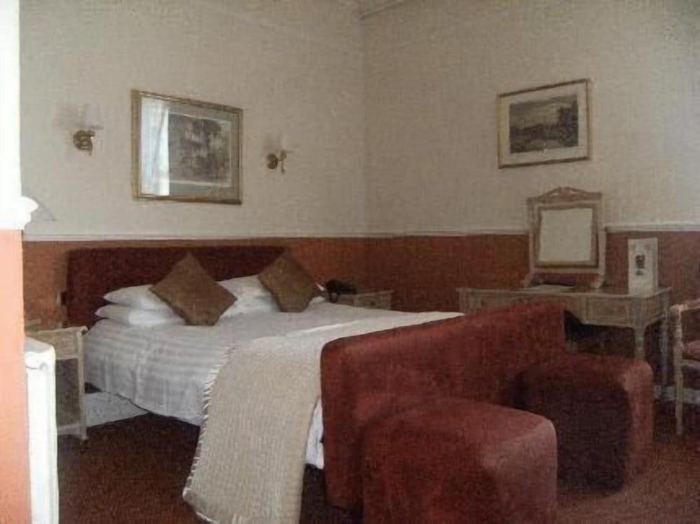 the city hotel