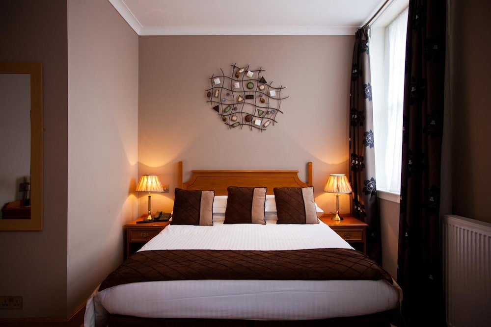 the city hotel