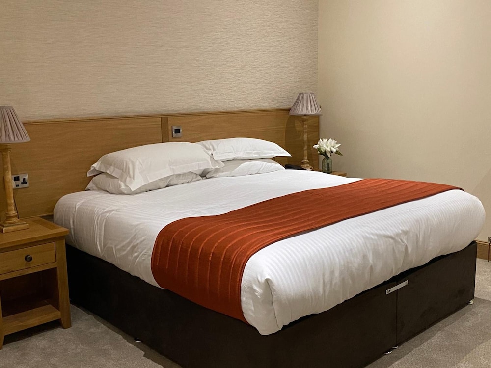the city hotel