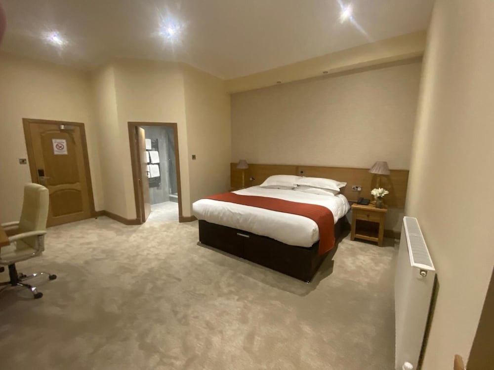 the city hotel