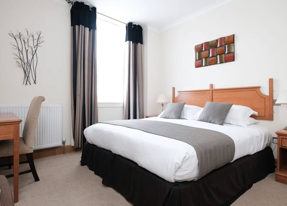the city hotel