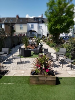 the vale hotel