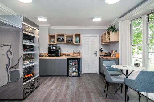 the regent aparthotel