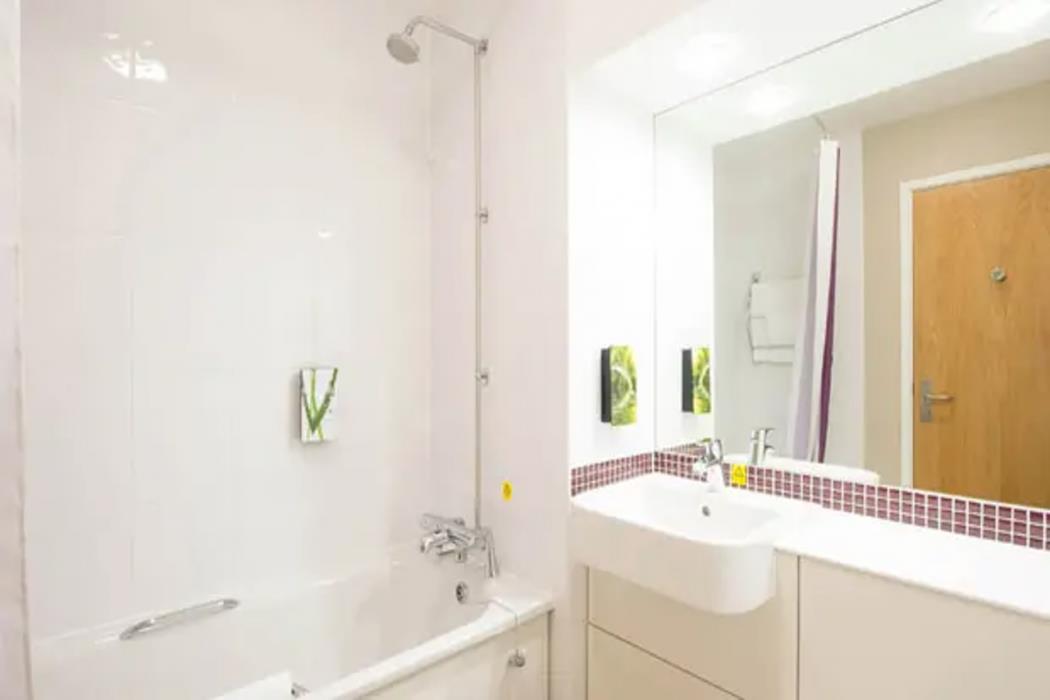 premier inn swindon west m4 j16