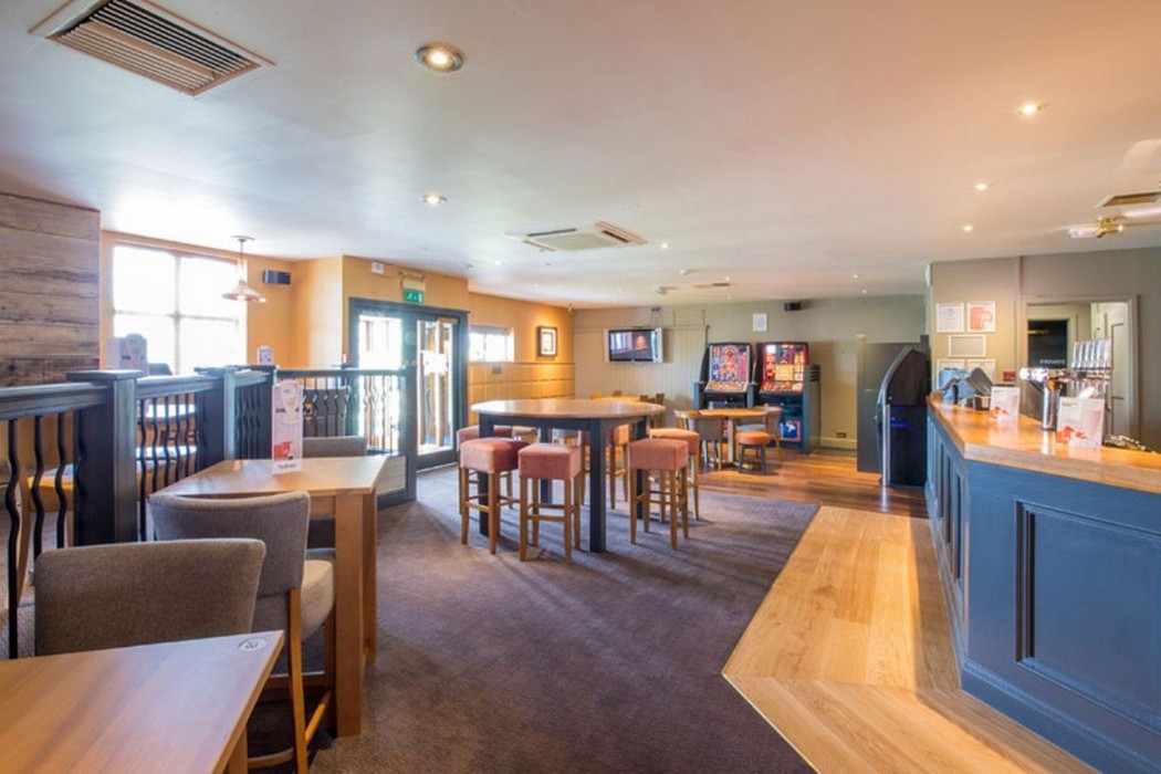 premier inn swindon west m4 j16