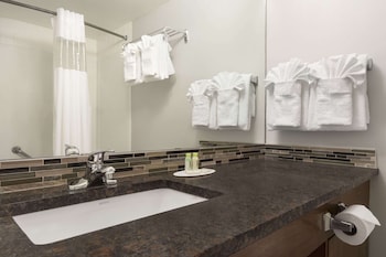 travelodge by wyndham calgary south