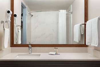 travelodge by wyndham calgary south