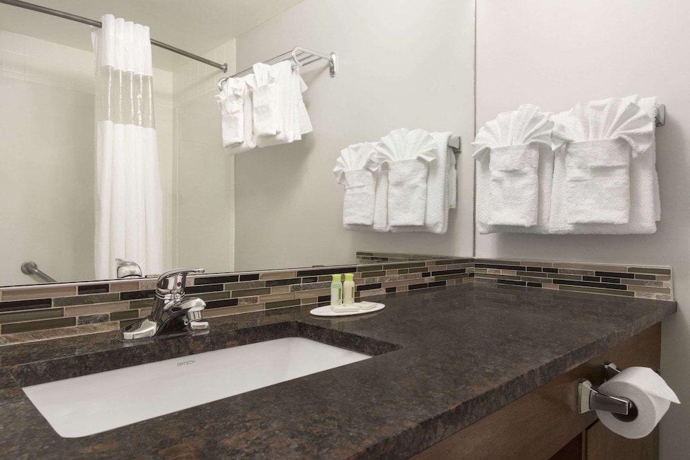 travelodge by wyndham calgary south