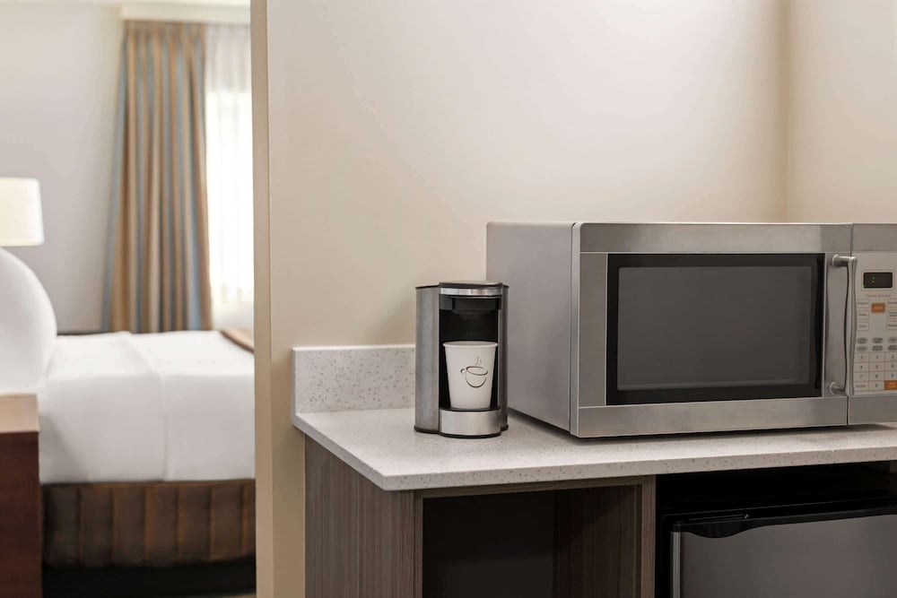 travelodge by wyndham calgary south