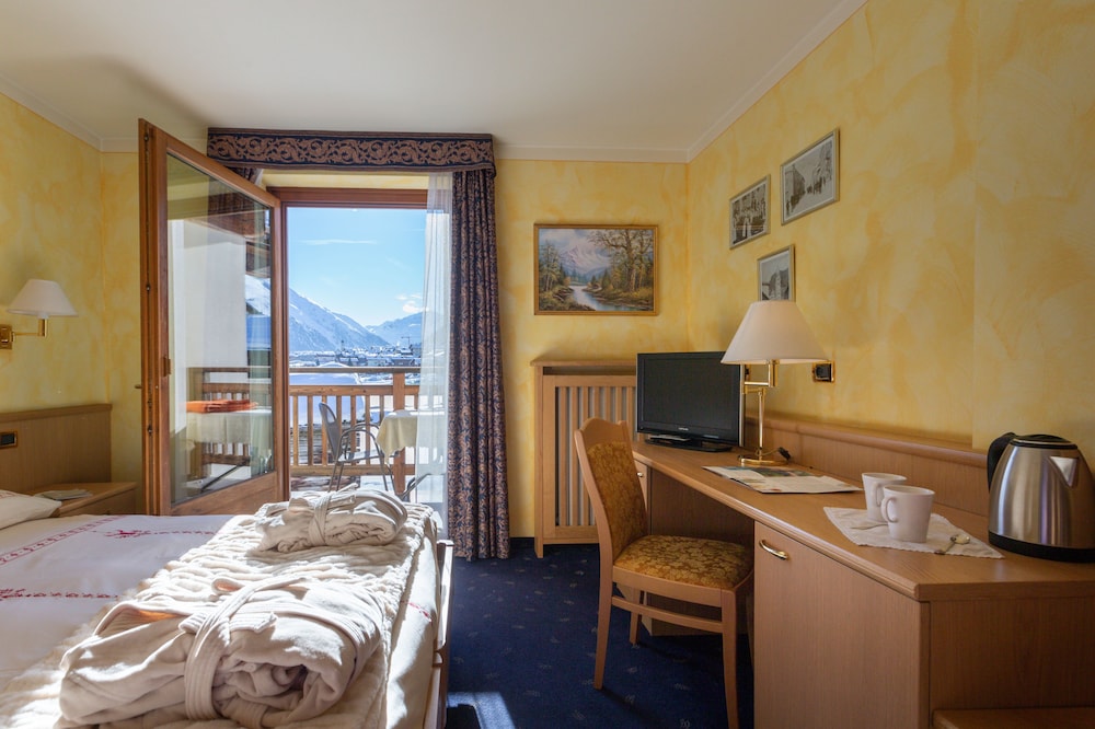 mont chalet nevada hotel and spa