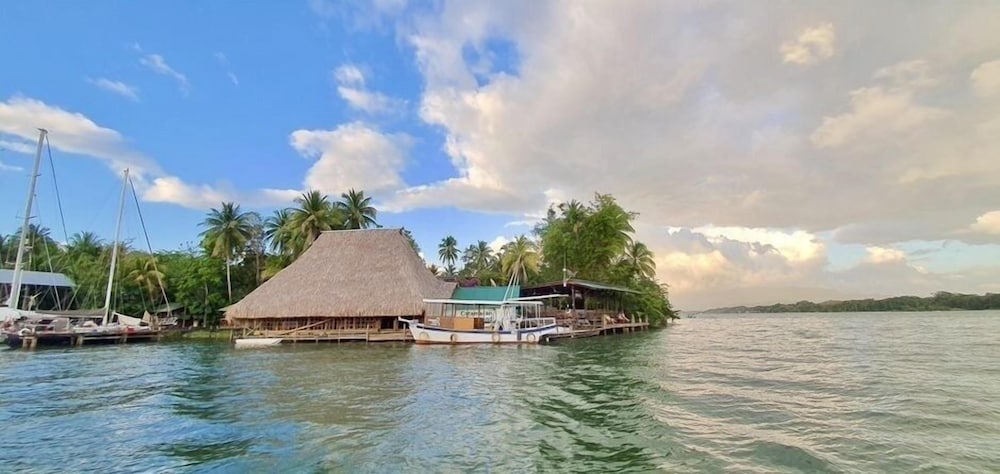 hotel catamaran