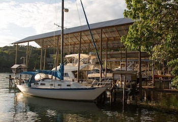 hotel catamaran