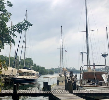 hotel catamaran
