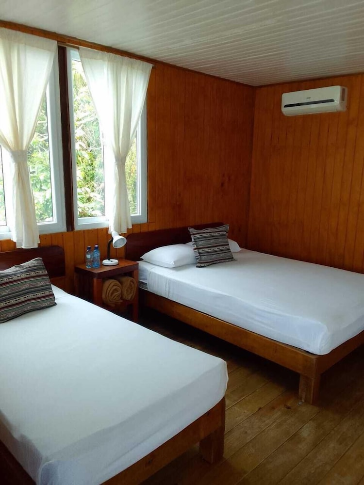 hotel catamaran