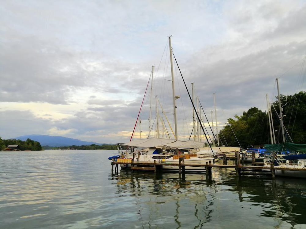 hotel catamaran