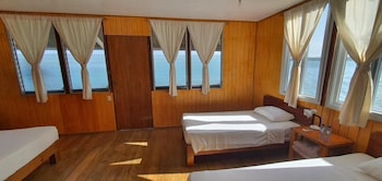 hotel catamaran