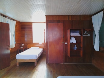 hotel catamaran