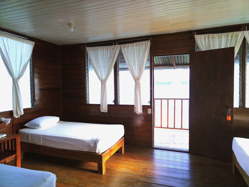 hotel catamaran