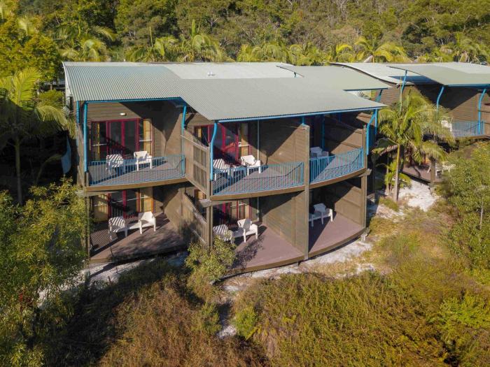 kingfisher bay resort