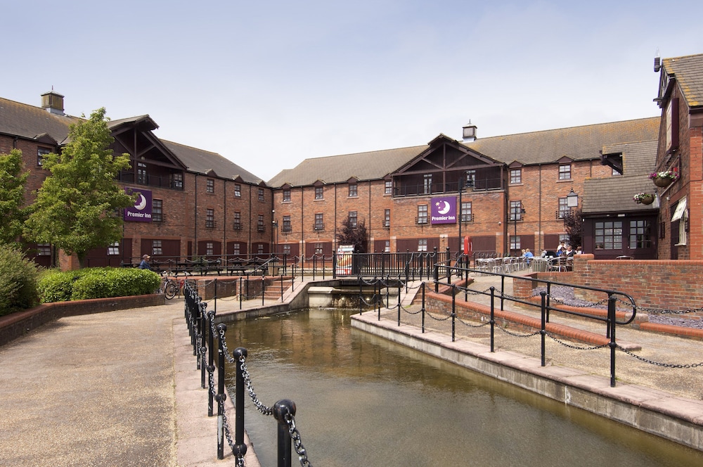 premier inn milton keynes sw furzton lake