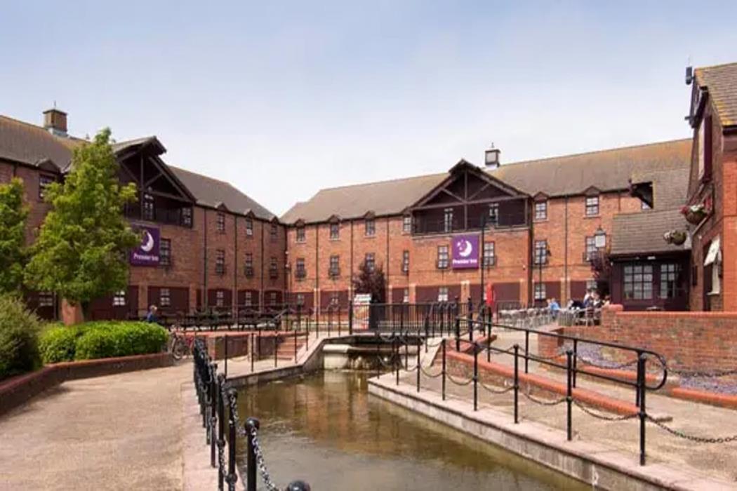 premier inn milton keynes sw furzton lake