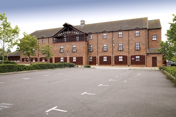 premier inn milton keynes sw furzton lake