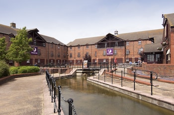 premier inn milton keynes sw furzton lake