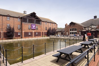 premier inn milton keynes sw furzton lake
