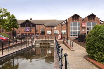 premier inn milton keynes sw furzton lake