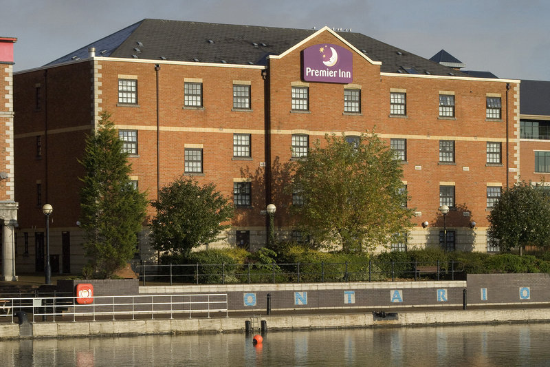 premier inn manchester salford quays