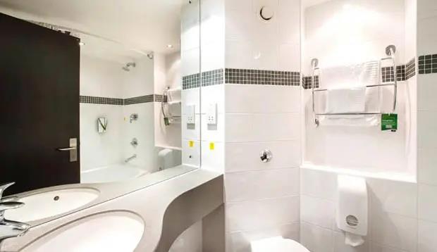 premier inn hull north