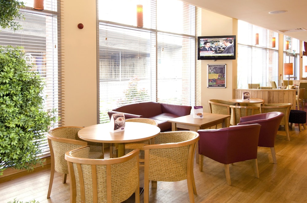 premier inn reading central