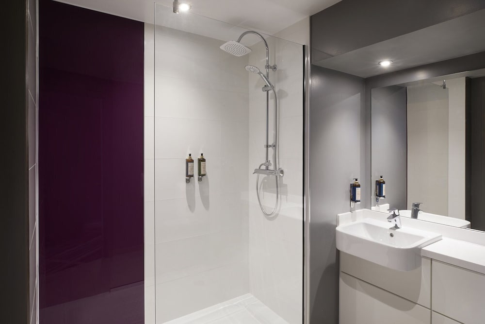 premier inn reading central