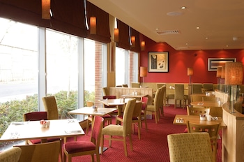 premier inn reading central