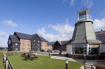 premier inn poole centre holes bay