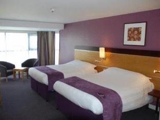 premier inn wakefield city north