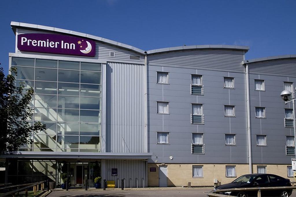 premier inn watford central hotel