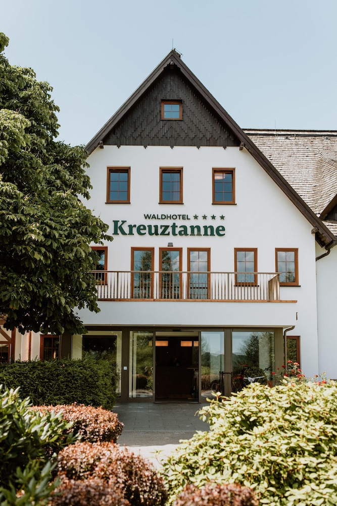 waldhotel kreuztanne