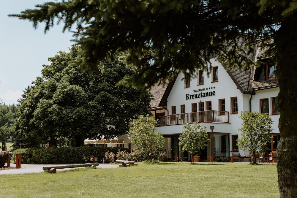 waldhotel kreuztanne