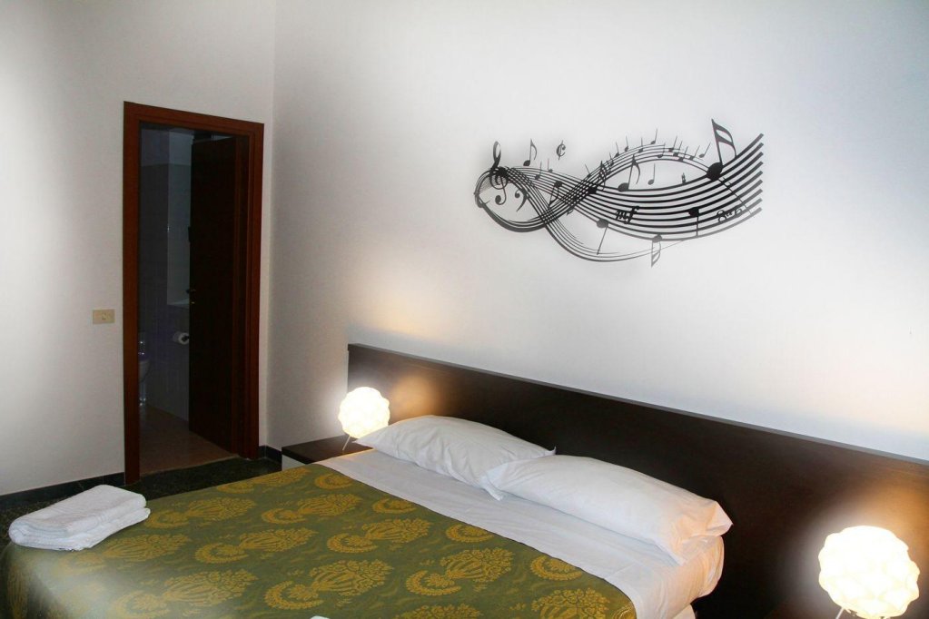 B&B Music,Lombardy>>Milan,3 star
