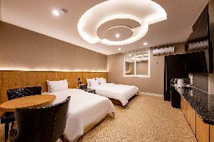 asan hotel atrium