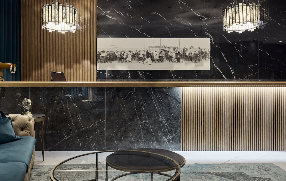 athenarum portus life and style hotel