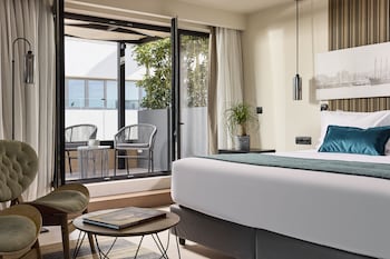 athenarum portus life and style hotel