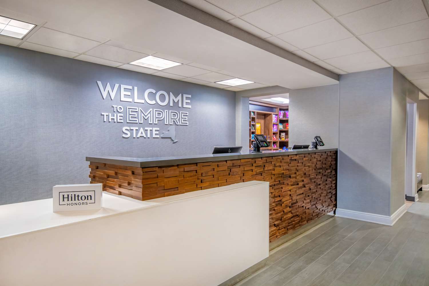 hampton inn east aurora