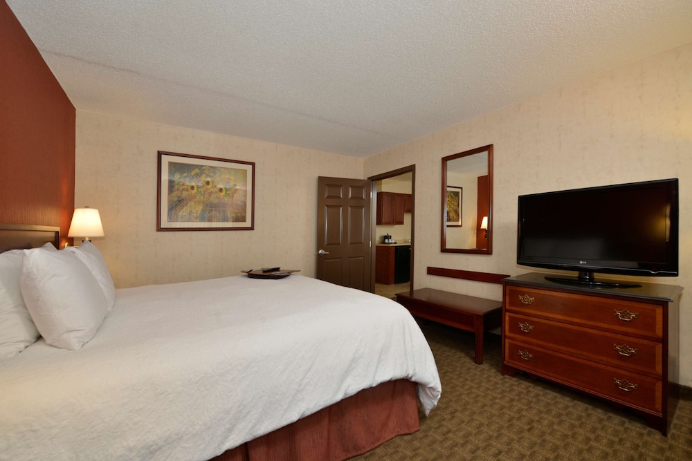 hampton inn east aurora