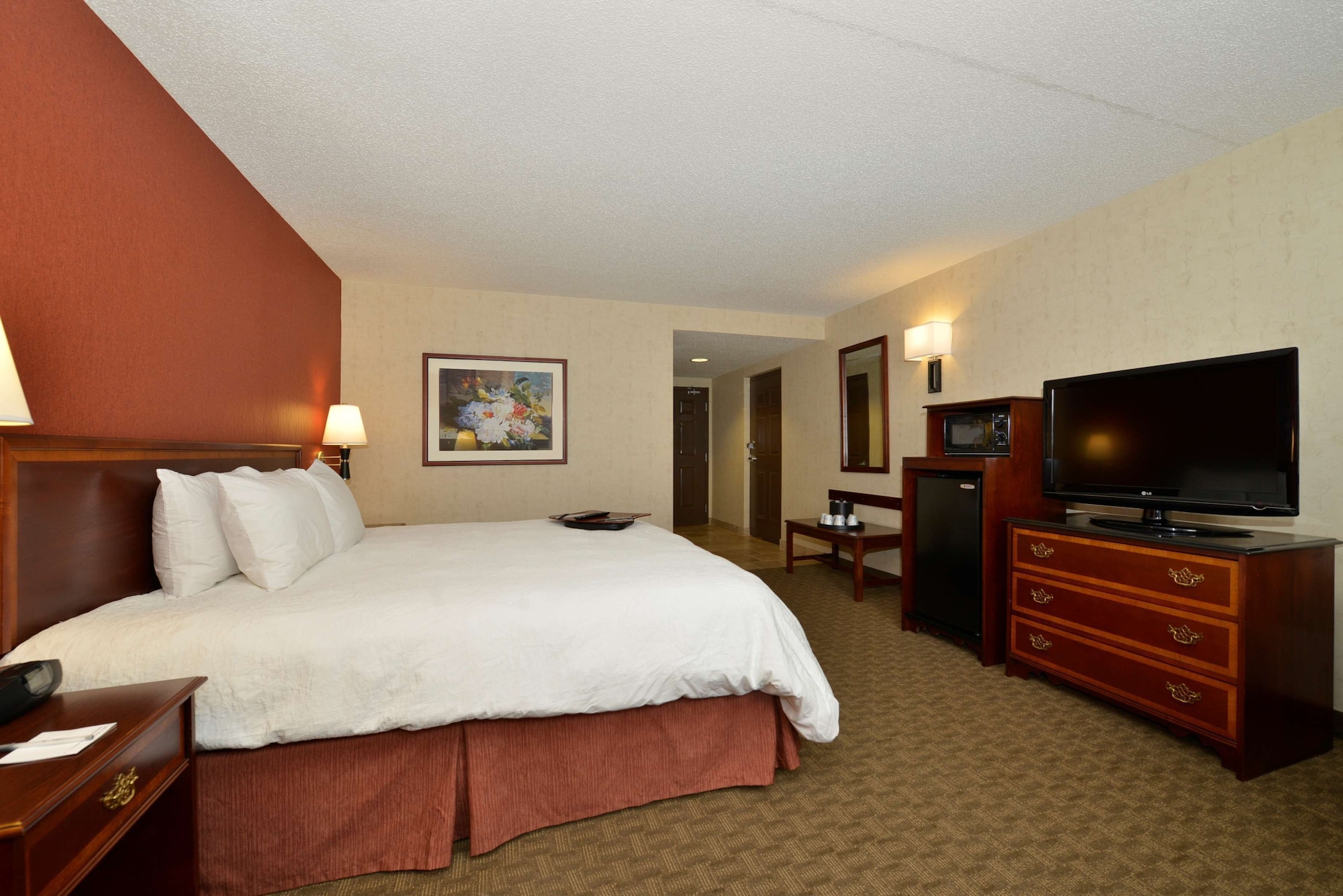 hampton inn east aurora