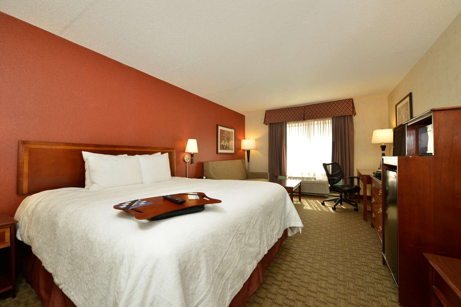 hampton inn east aurora