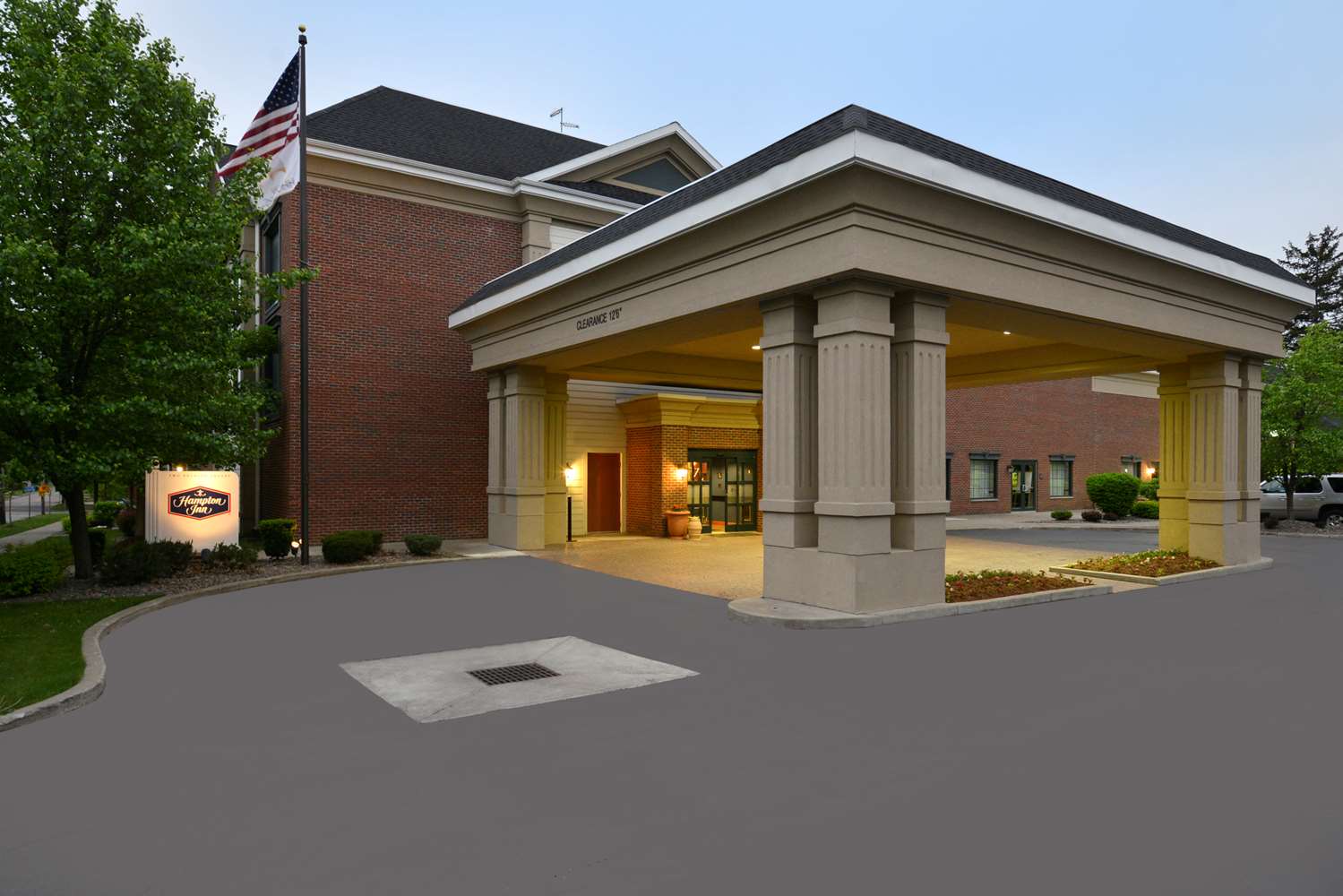 hampton inn east aurora
